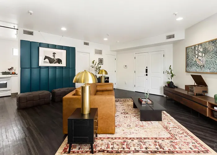 Chic 3br Escape Steps From Old Town Bars Free Parking Apartment Scottsdale