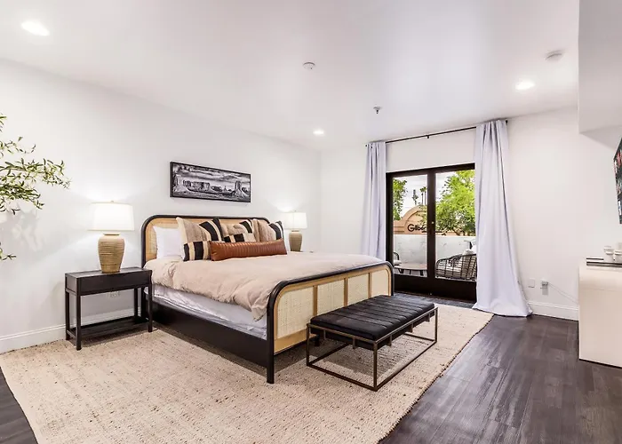 Chic 3br Escape Steps From Old Town Bars Free Parking Apartment *