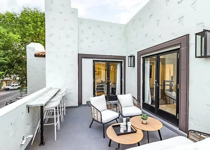 Chic 3br Escape Steps From Old Town Bars Free Parking *