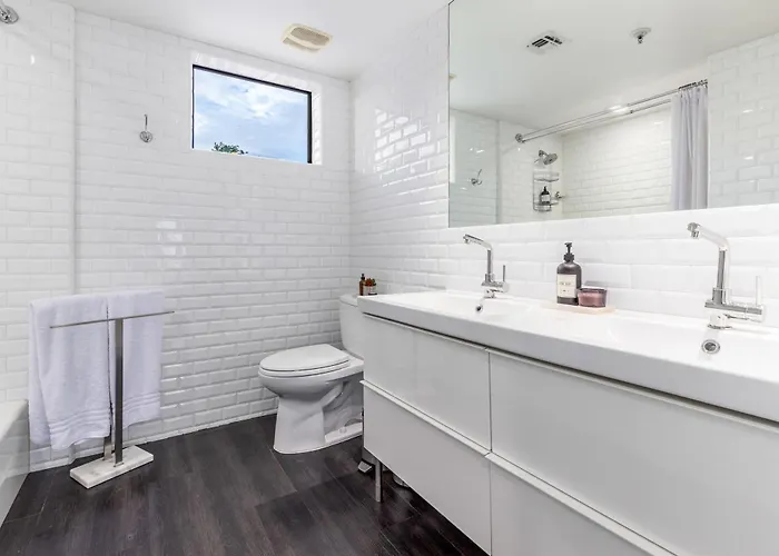 Chic 3br Escape Steps From Old Town Bars Free Parking Apartment *