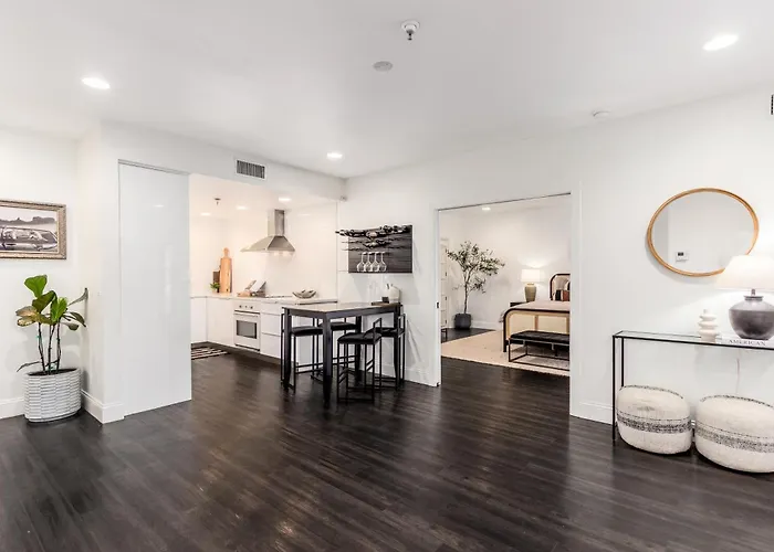Chic 3br Escape Steps From Old Town Bars Free Parking Apartment *