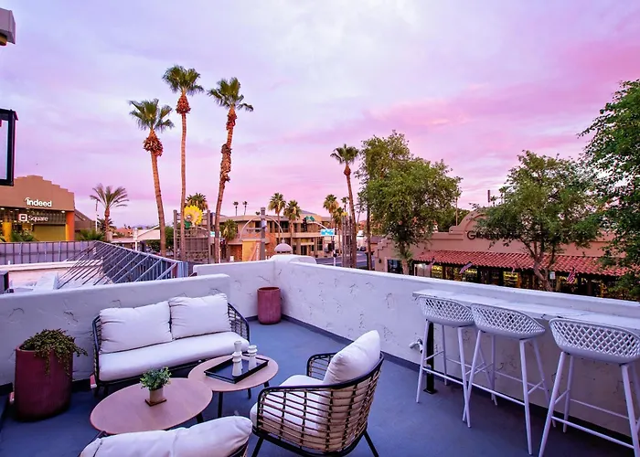 Chic 3br Escape Steps From Old Town Bars Free Parking