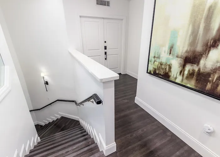 Apartment Chic 3br Escape Steps From Old Town Bars Free Parking *