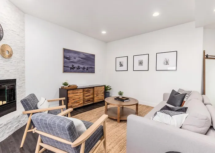 Chic 3br Escape Steps From Old Town Bars Free Parking *