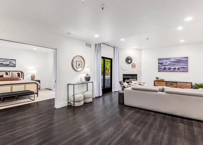 Chic 3br Escape Steps From Old Town Bars Free Parking Scottsdale